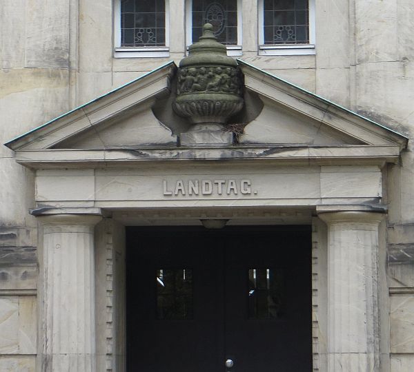 Detmold Eingangsportal ehemaliger Landtag 